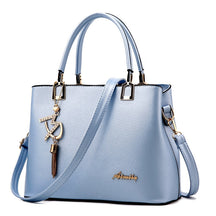 Bolsa Feminina em Couro Genuíno - Versatile